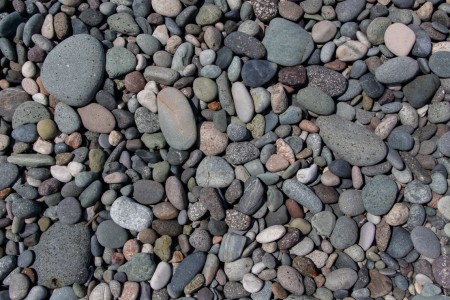 Pedras de praia em Batumi no Mar Negro, Geórgia