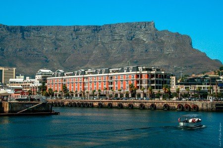 Table Mountain e o Victoria & Alfred Waterfront na Cidade do Cabo, África do Sul